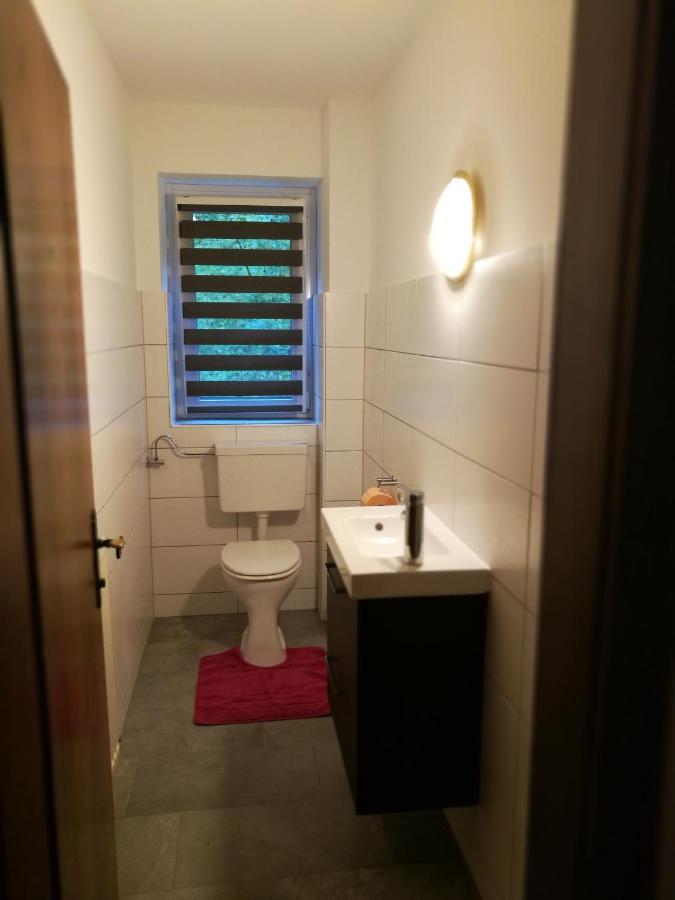Gemuetliche Wohnung 10 Minuten Vom See Entfernt 젤암제 외부 사진