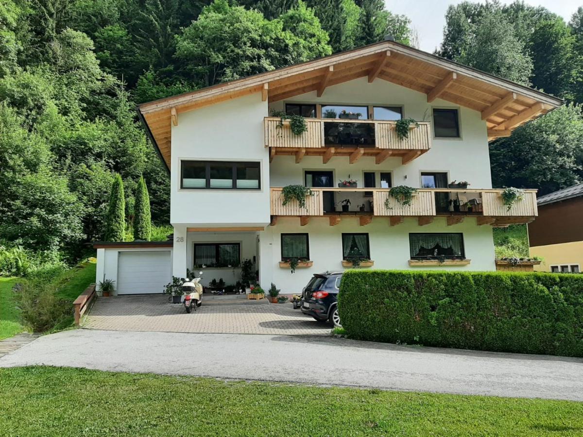Gemuetliche Wohnung 10 Minuten Vom See Entfernt 젤암제 외부 사진