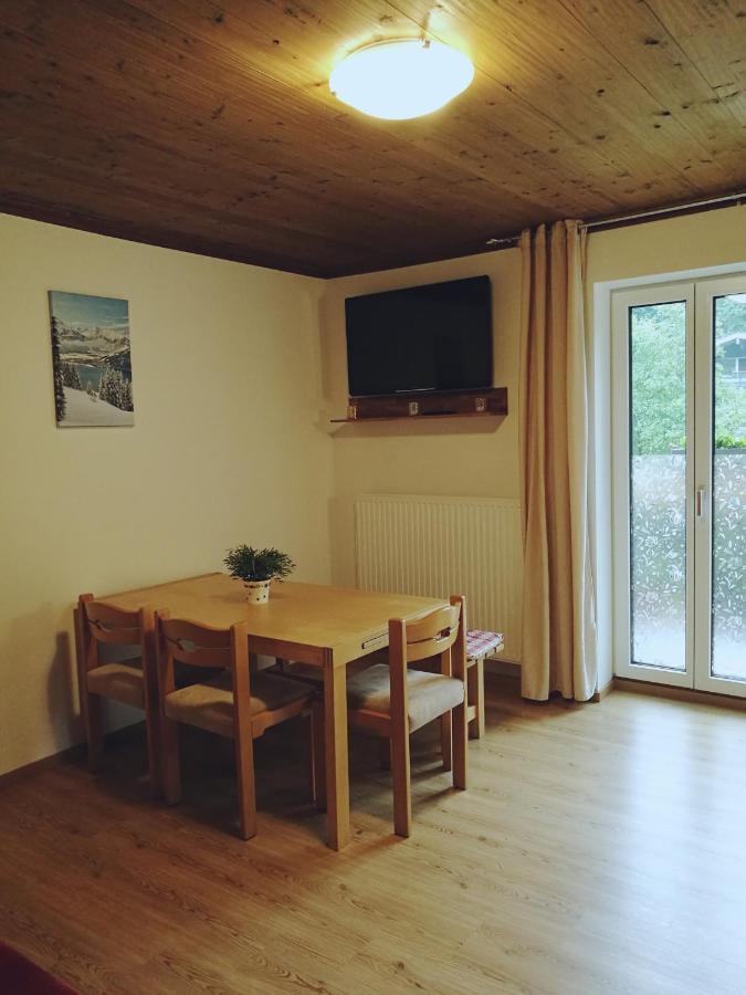 Gemuetliche Wohnung 10 Minuten Vom See Entfernt 젤암제 외부 사진